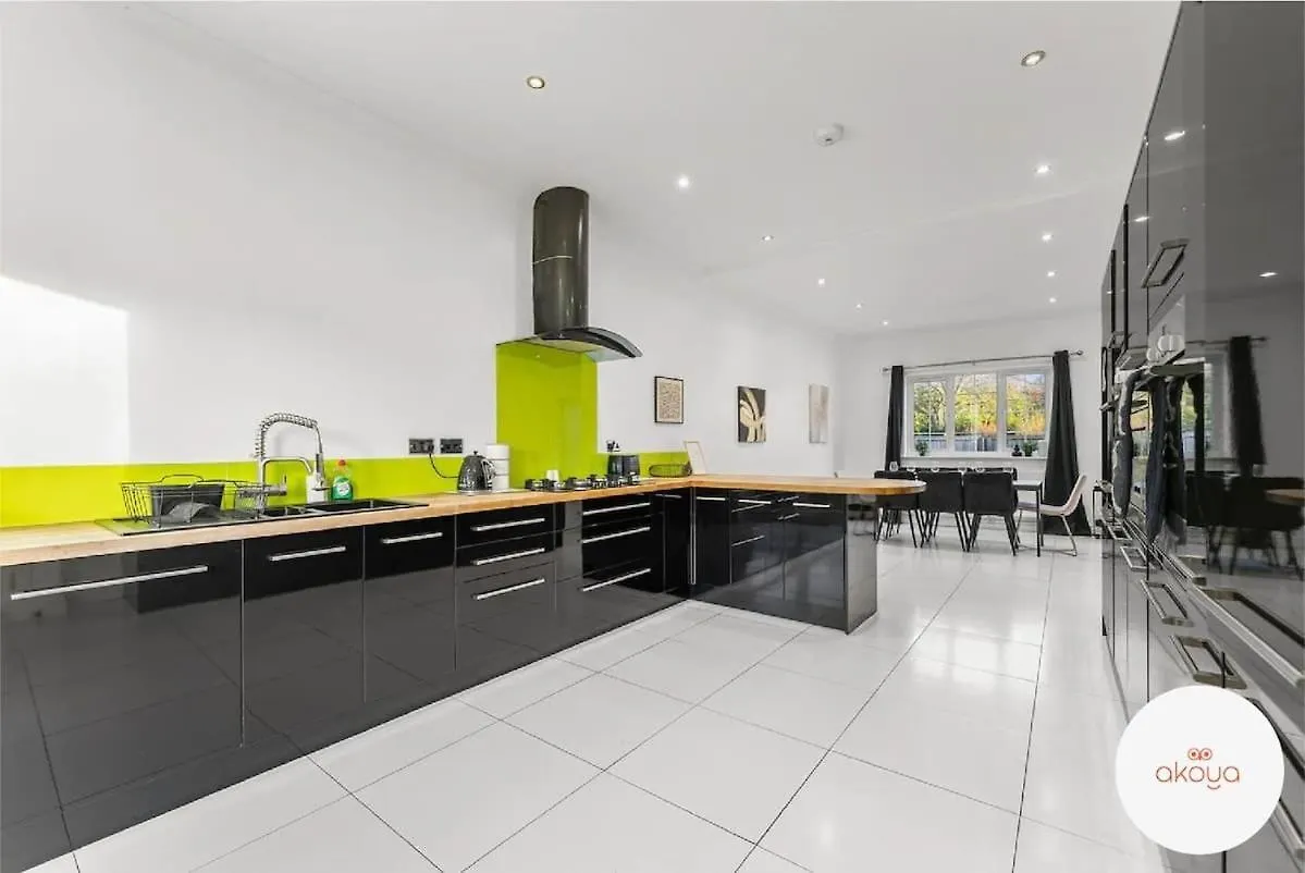 A Contemporary Cotswold Grace - Beautiful 4Bed Haven 別荘 Golden Valley
