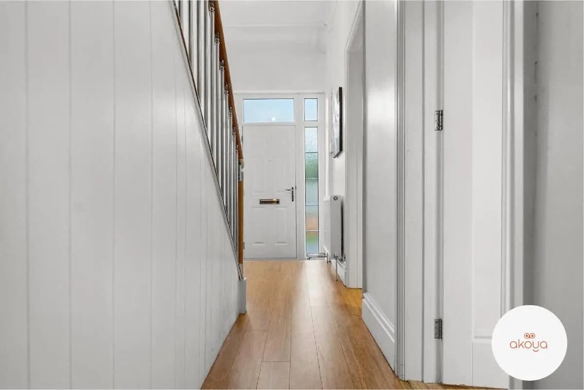 A Contemporary Cotswold Grace - Beautiful 4Bed Haven 0*, Golden Valley