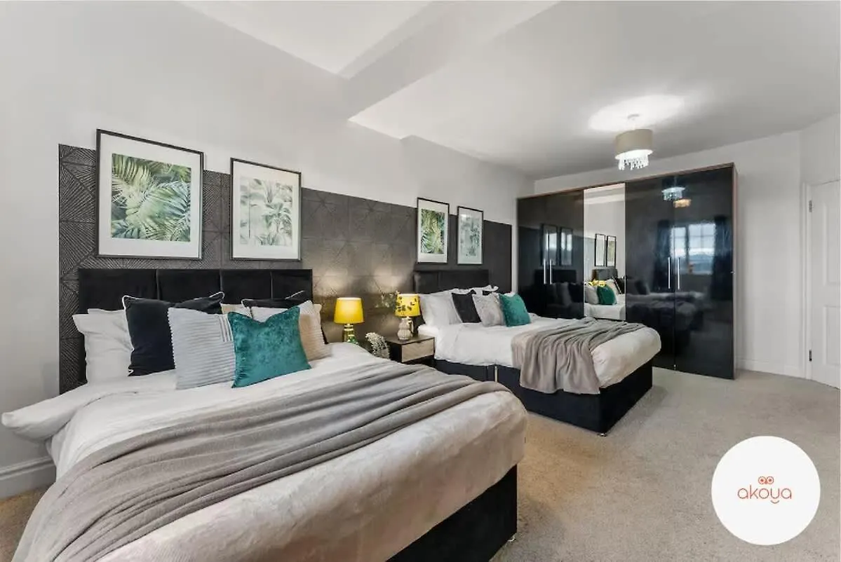 A Contemporary Cotswold Grace - Beautiful 4Bed Haven 0*, Golden Valley