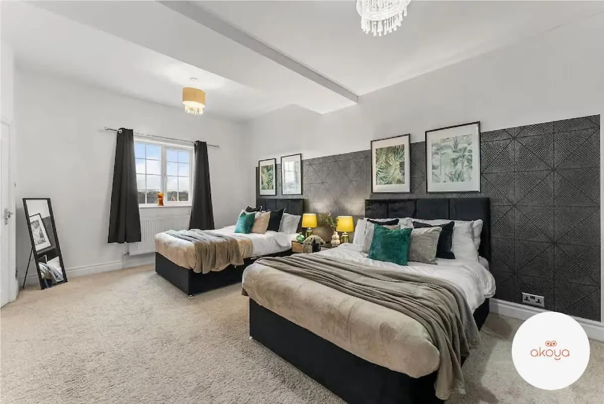 A Contemporary Cotswold Grace - Beautiful 4Bed Haven 別荘 Golden Valley