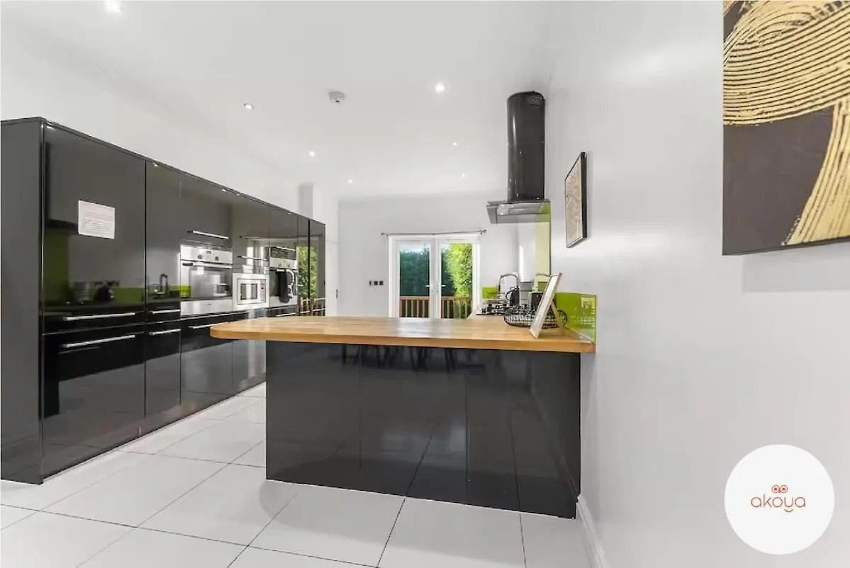 A Contemporary Cotswold Grace - Beautiful 4Bed Haven 0*, Golden Valley イギリス