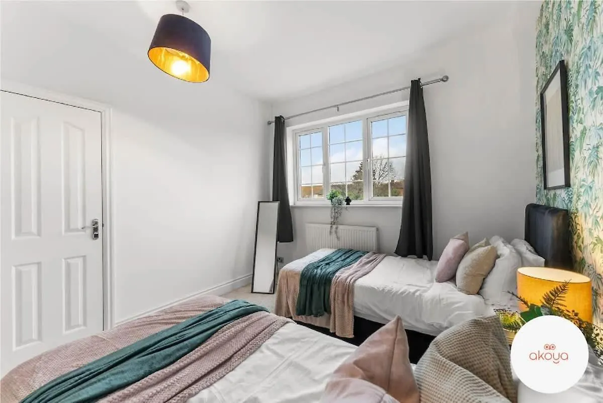 A Contemporary Cotswold Grace - Beautiful 4Bed Haven Holiday home