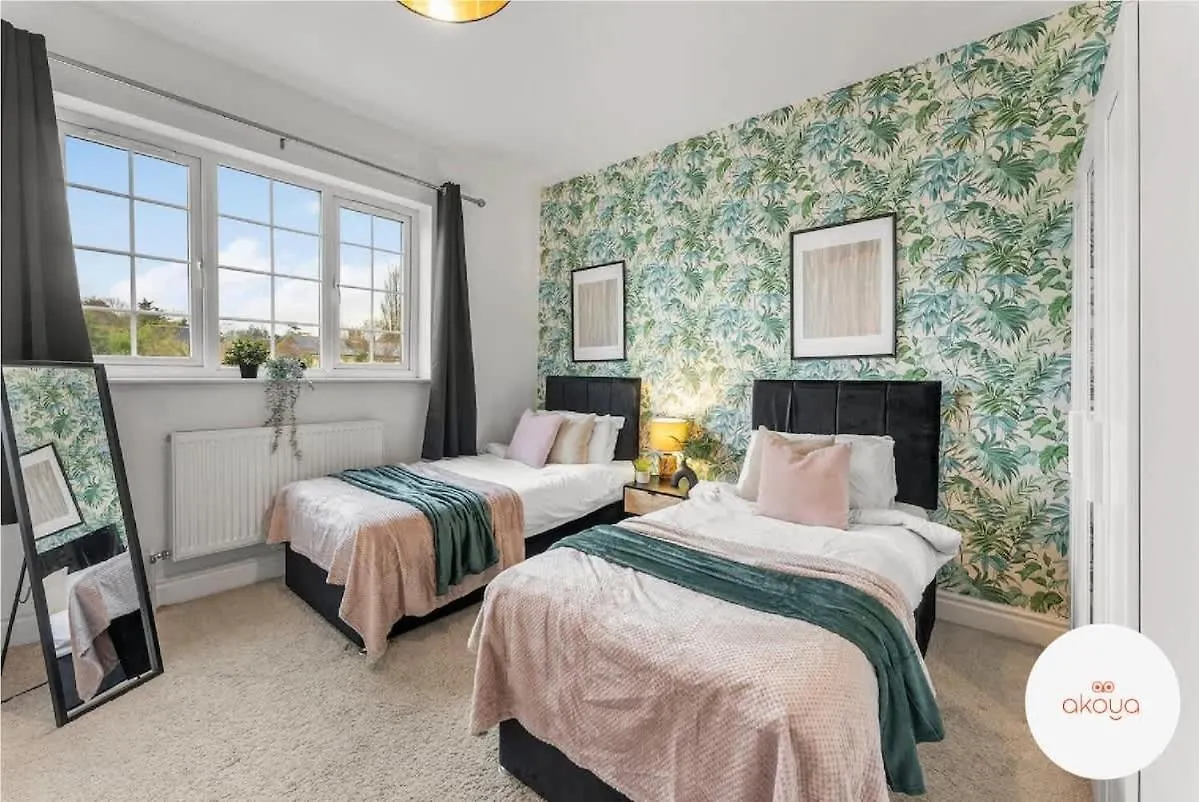 Holiday home A Contemporary Cotswold Grace - Beautiful 4Bed Haven