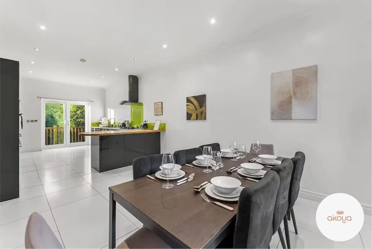 A Contemporary Cotswold Grace - Beautiful 4Bed Haven 0*, Golden Valley United Kingdom