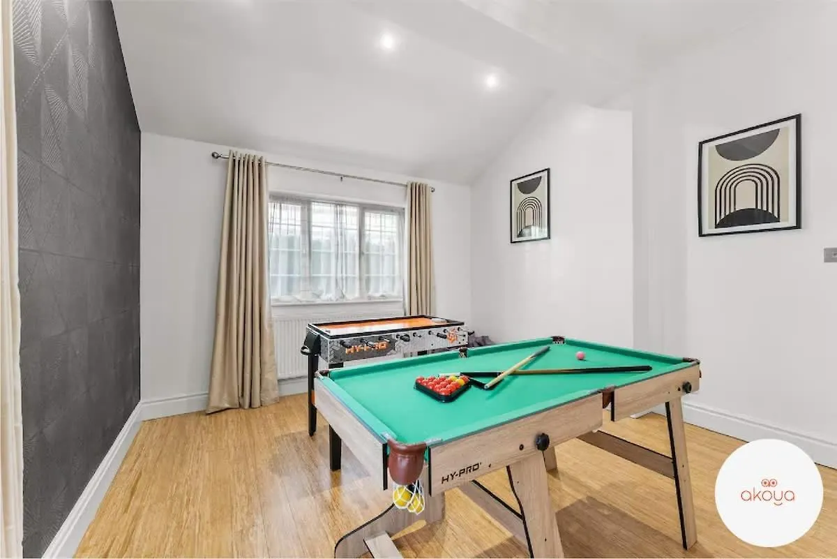 A Contemporary Cotswold Grace - Beautiful 4Bed Haven Holiday home Golden Valley