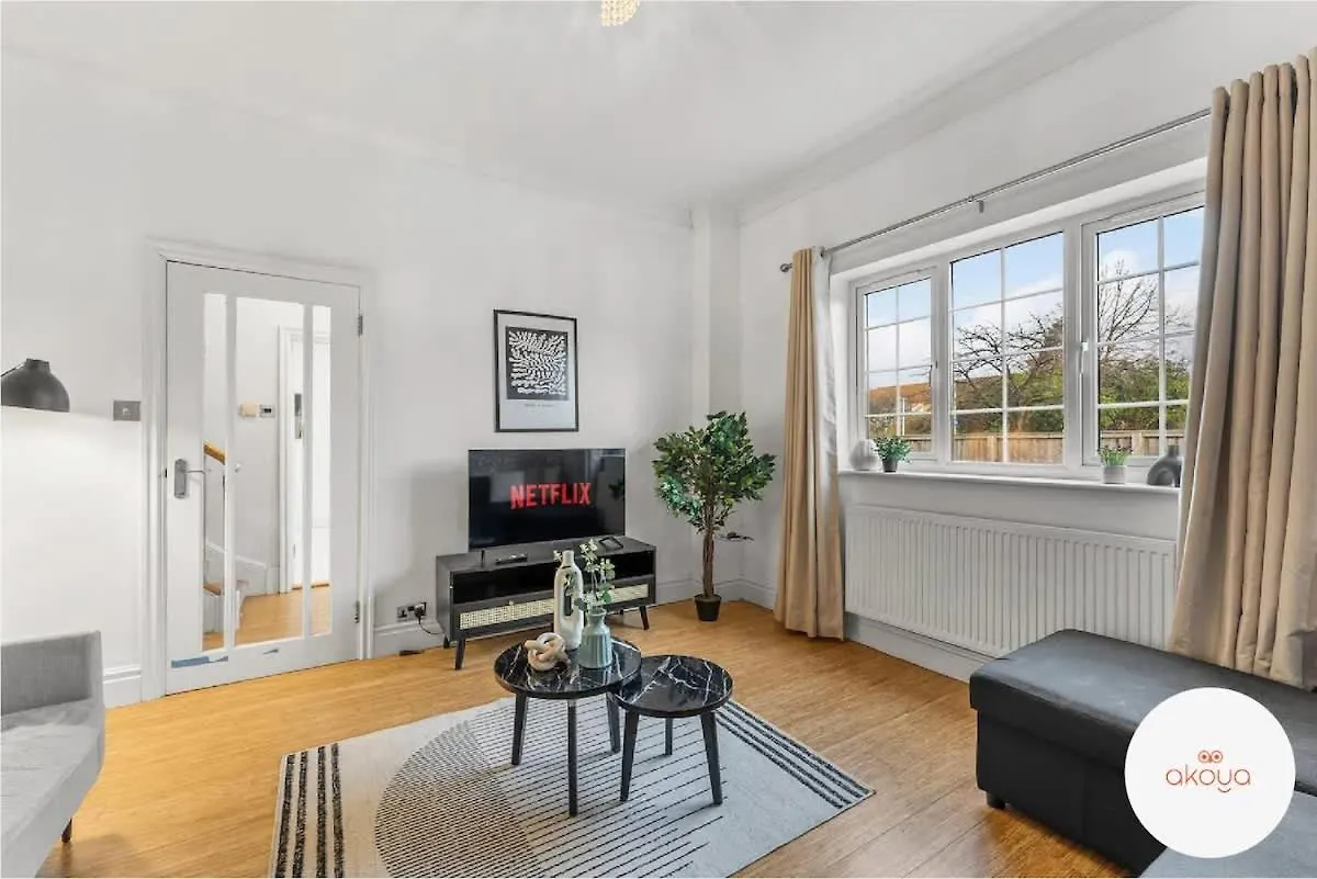 Holiday home A Contemporary Cotswold Grace - Beautiful 4Bed Haven