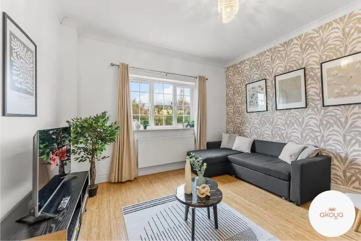 A Contemporary Cotswold Grace - Beautiful 4Bed Haven Golden Valley